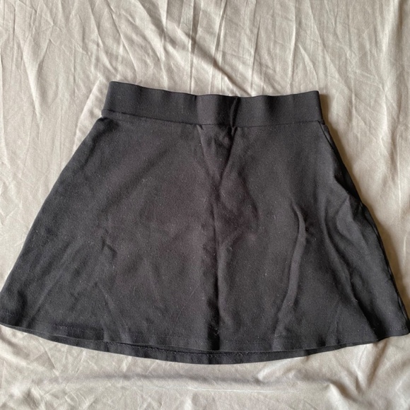 Black skater skirt - Picture 2 of 2